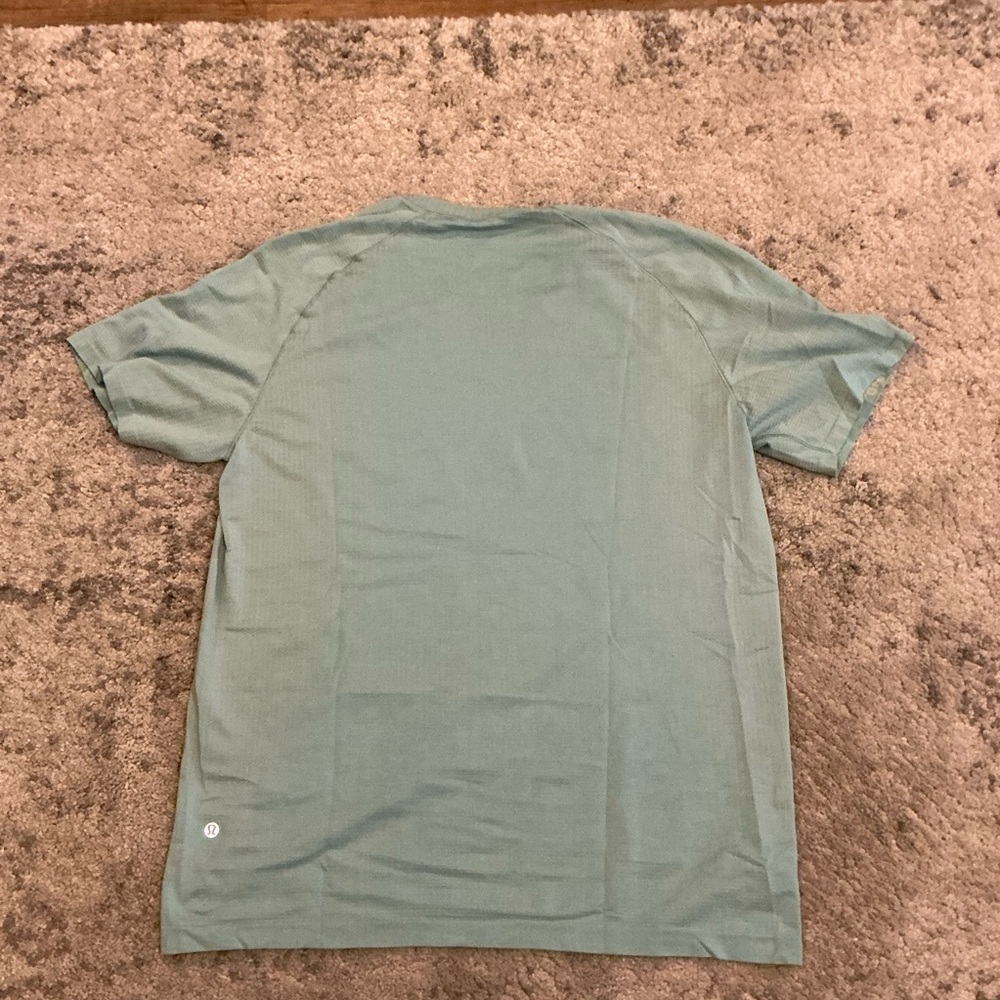 lululemon athletica Men's Short Sleeve Crew in Seafoam Metal Vent Tech - Picture 2 of 3